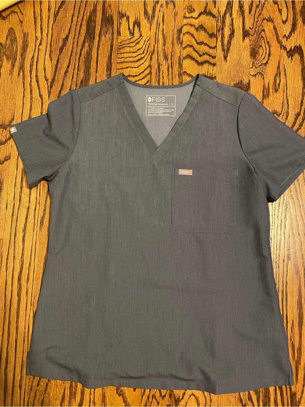 Figs womens V-Neck Scrub Top in Charcoal gray